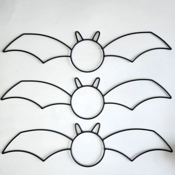 “SUGAR BATTY” Bat Frame – Halloween Décor – Made in Canada - Image 5